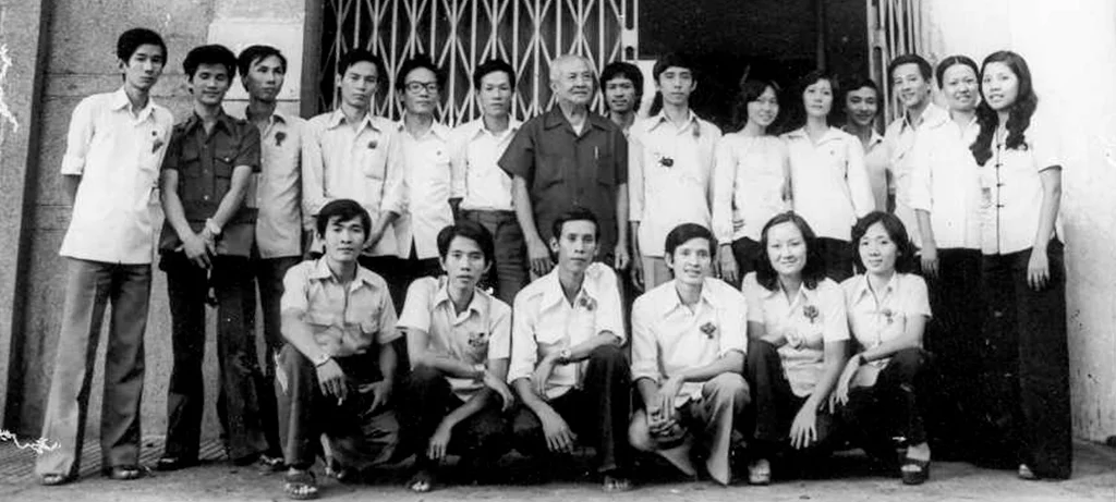 Công ty được thành lập trên cơ sở là một doanh nghiệp nhà nước và sau đổi tên thành Công ty Cơ Điện Lạnh (REE).