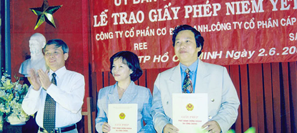 REE là công ty đầu tiên niêm yết trên thị trường chứng khoán Việt Nam.